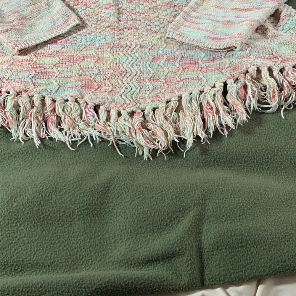 American Rag fringed. Multi-color. Size XL. Chest approx 20 inches - Picture 4 of 8